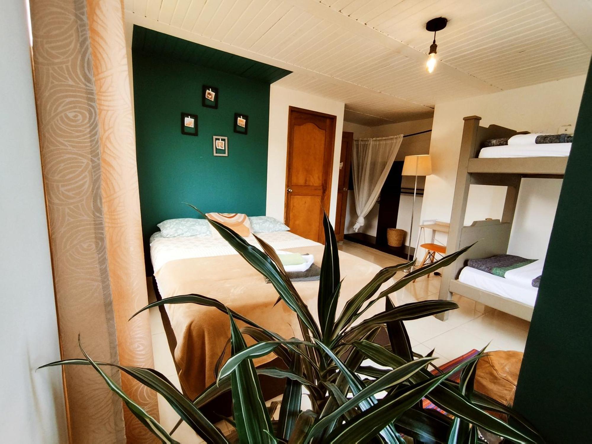 Casa Kayam Y Residencia Artística Albergue Guatapé